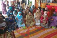 Indra Catri Dikerubungi Emak-Emak: Serap Aspirasi Masyarakat di Solok Selatan