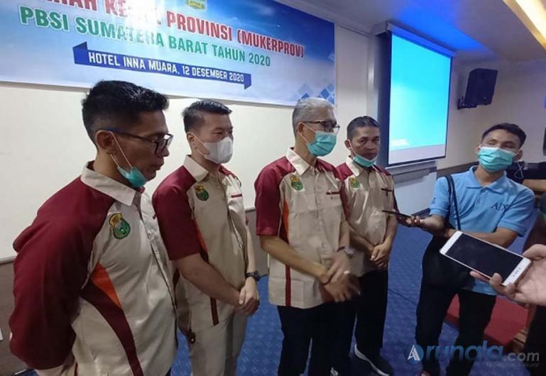 Ketua Umum PBSI Sumbar 2020-2024, Alfiadi di sela-sela Mukerprov PBSI se Sumbar, di Padang, Sabtu (12/12). (Dok : Istimewa)