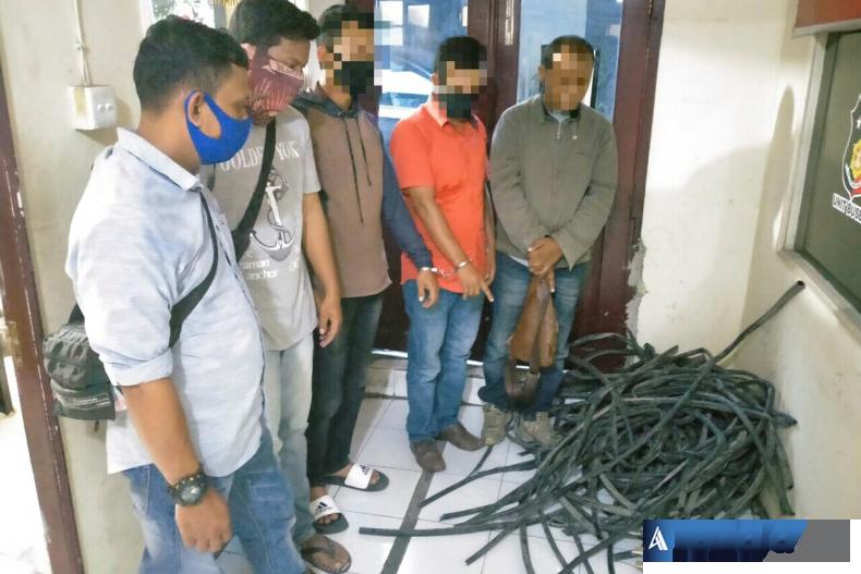 Enam orang pelaku pencuri kabel power kapasitor mill Indarung I milik PT Semen Padang (PTSP) berhasil diringkus Unit Opsnal Reskrim Polsek Lubuk Kilangan (Luki), Kota Padang. (Foto : Can)