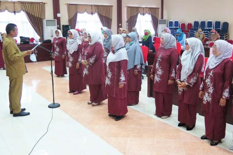 Wali Kota Pariaman Genius Umar melantik kepengurusan KPPI Pariaman yang baru, Selasa siang (29/12). (Dok : Istimewa)