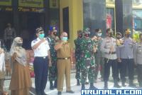 Kapolres Pessel AKBP Sri Wibowo saat apel gabungan bagi petugas yang ikut Operasi Lilin Singgalang 2020 di Pessel, Senin (21/12). (Foto : Rio)