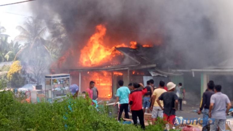 Empat unit rumah di Kampung Talang Kayu Jao Nagari Sungai Sirah, Silaut, yang hangus terbakar, Selasa siang (5/1). (Dok : Istimewa)