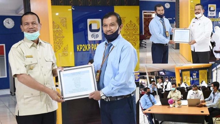 Wako Genius Umar dan Wawako Mardison Mahyuddin melaporkan pajak pribadi tahunannya ke kantor KP2KP Kota Pariaman, Rabu (13/1). (Dok : Istimewa)