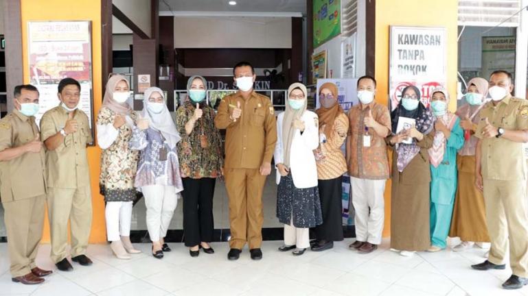 Wako Genius Umar saat sidak ke RSUD dr dr Sadikin Pariaman, Selasa siang (5/1). (Dok : Istimewa)