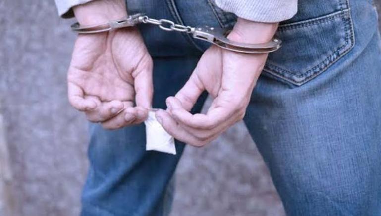 Naas, Himpitan Ekonomi Berujung Sel