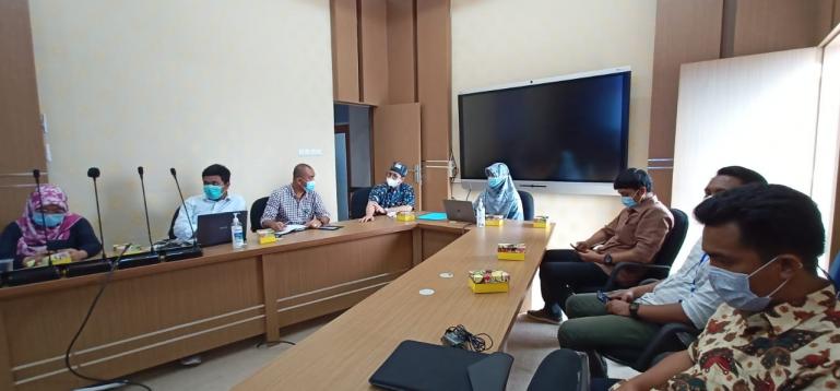 Jajaran manajemen RSUP Dr M Djamil Padang saat sosialisasi Absensi Online (Abon) di Command Center Diskominfo Sumbar, Jumat (29/1) kemarin. (Dok : Istimewa)