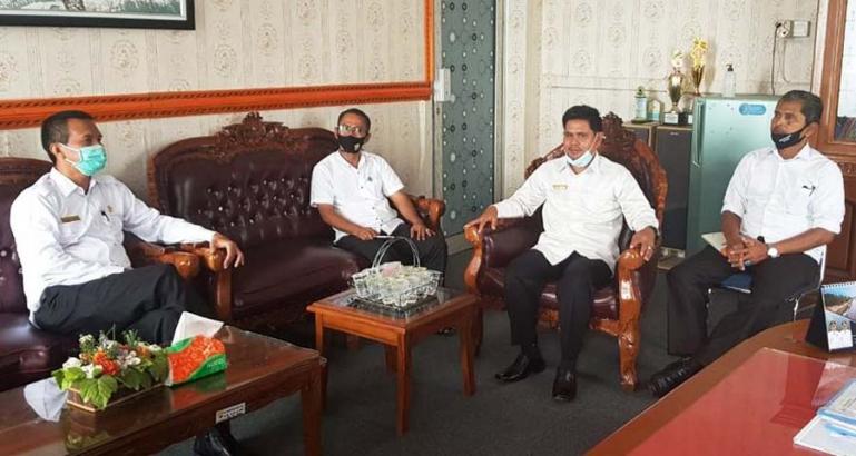 Wako Pariaman, Genius Umar ketika melakukan sidak di Dinas PPP Kota Pariaman, Rabu sore (6/1). (Dok : Istimewa)