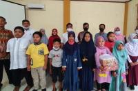 Kades Cimparuah Serahkan Reward untuk Pelajar Berprestasi