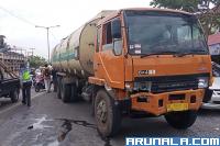 Rem Blong, Truk CPO Seruduk 6 Mobil di Lampu Merah