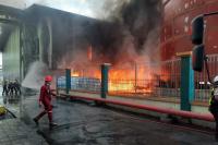 Tumpukan Batubara di Pelabuhan Teluk Bayur Terbakar