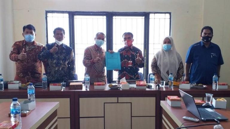 Kadis Dikpora Pariaman, Kanderi saat menerima kunjungan rombongan DPRD Kepulauan Mentawai, Kamis (11/2). ( Dok : Istimewa)