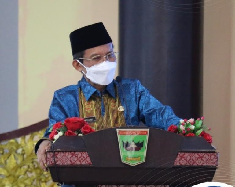 Pj Gubernur Sumbar Hamdani saat beri arahan kepada kepala OPD Pemprov Sumbar dalam rapat bersama, Jumat (19/2). (Dok : Istimewa)