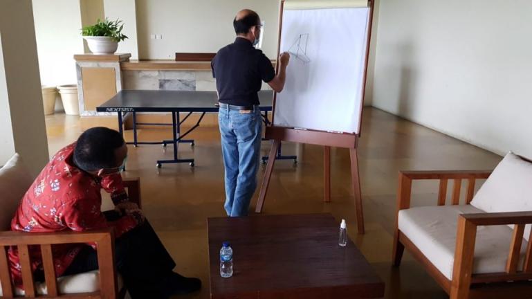 Komut Perusahaan Gas Negara (PGN), Archandra Tahar memaparkan konsep pengembangan sektor pariwisata untuk Kota Pariaman kepada Wali Kota Genius Umar di Jakarta, Rabu (3/2). (Dok : Istimewa)