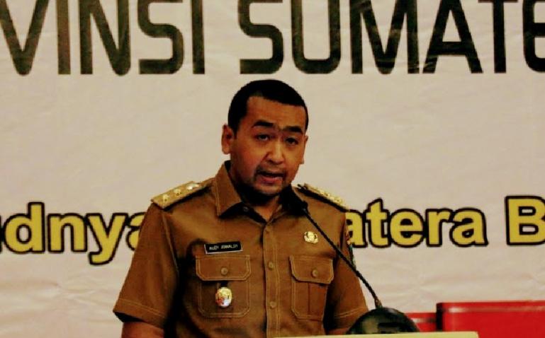 Wakil Gubernur Sumbar Audy Joinaldy, saat membuka Forum Konsultasi Publik RPJMD Sumbar Tahun 2021-2026, di Padang, Selasa (23/3).