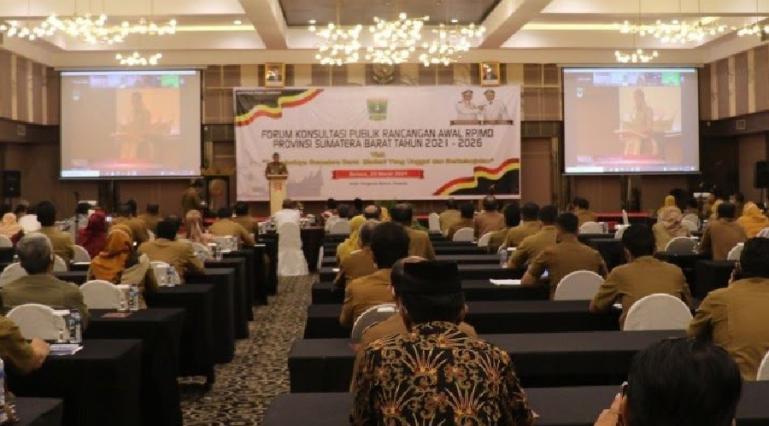 Wagub Sumbar Audy Joinaldy dalam rapat forum konsultasi publik rancangan awal RPJMD Sumbar, Selasa (24/3). (Dok : Istimewa)