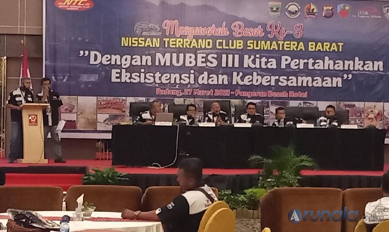 Suasana mubes ke-III NTC Sumbar yang membahas tata tertib pencalonan posisi Ketua Umum dan struktur organisasi NTC Sumbar periode 2021-2024. (Foto : Arzil)