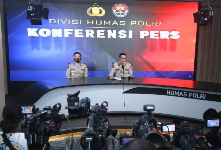Kadiv Humas Polri Irjen Argo Yuwono saat gelar konferensi pers di Mabes Polri pasca-kejadian dugaan bom bunuh diri di Makassar, Minggu (28/3). (Dok : Istimewa)