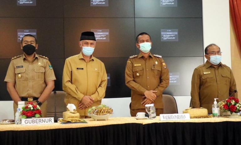 Wali Kota Pariaman, Genius Umar saat mengikuti rakorenbang 2022 se Sumbar bersama Gubernur dan Wakil Gubernur Sumbar, Selasa (9/3). (Dok : Istimewa)