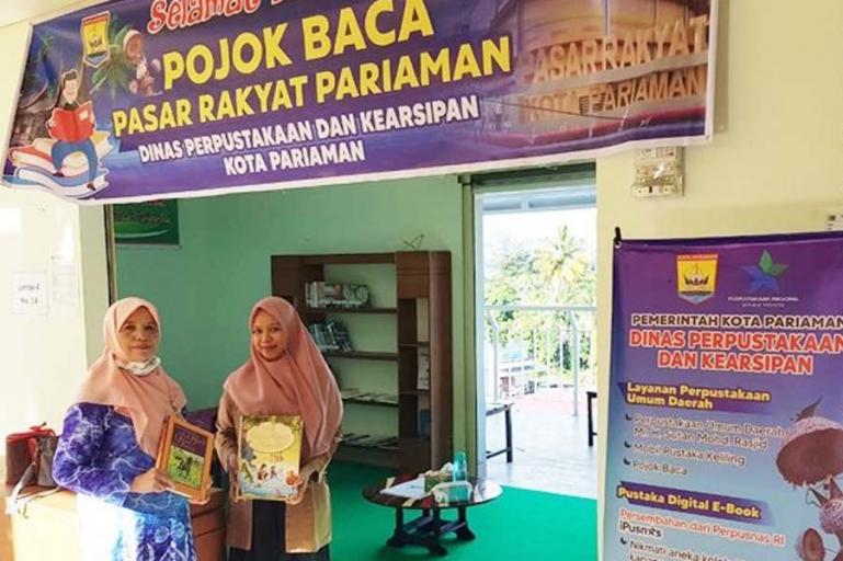Dinas Perpustakaan dan Kearsipan Kota Pariaman hadirkan pojok baca di pasar rakyat Kota Pariaman. (Dok : Istimewa)