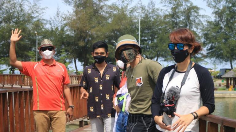 Tim survey dari Kemenparekraf saat mengunjungi salah satu tempat wisata di Kota Pariaman, Minggu (14/3). (Dok : Istimewa)