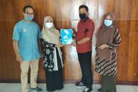 Serahkan Laporan Layanan Keterbukaan Informasi ke KI Sumbar: KPU Kota Padang Sadar UU Keterbukaan Publik