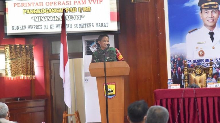 Pangdam I/BB. Mayjen TNI Hassanudin beri arahan pengamanan VVIP ataskunjungan Wapres Ma'ruf Amin ke Kota Pariaman, Senin (5/4). (Dok : Istimewa)