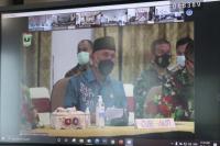 Gubernur Sumbar, Mahyeldi Ansharullah saat memimpin rakor kepala daerah terkait antisipasi penyebaran Covid-19 jelang Lebaran, Kamis (22/4). (Dok : Istimewa)