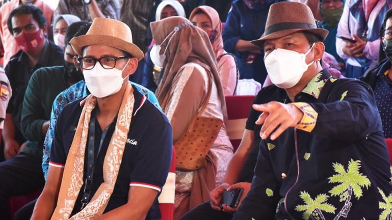 Wali Kota Pariaman, Genius Umar bersama Menparekraf, Sandiaga Salahuddin Uno di Kota Pariaman, Jumat (23/4). (Dok : Istimewa)