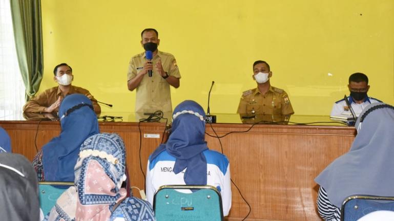 Kadis Kominfo Pariaman, Hendri saat membuka lomba Lomba Video Kreatif antar Desa, Senin (19/4). (Dok : Istimewa)
