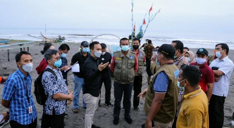 Wali Kota Genius Umar mendampingi Paspampre dan rombongan Kemensetneg lakukan survey lapangan jelang Wapres Ma'ruf Amin resmikan Pasar Rakyat Pariaman, Sabtu (3/4). (Dok : Istimewa)