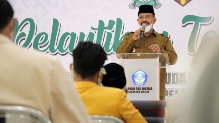 Wakil Wali Kota Pariaman, Mardison Mahyuddin beri sambutan saat pelantikan PDPM dan PDIPM Kota Pariaman, Senin (12/4). (Dok : Istimewa)