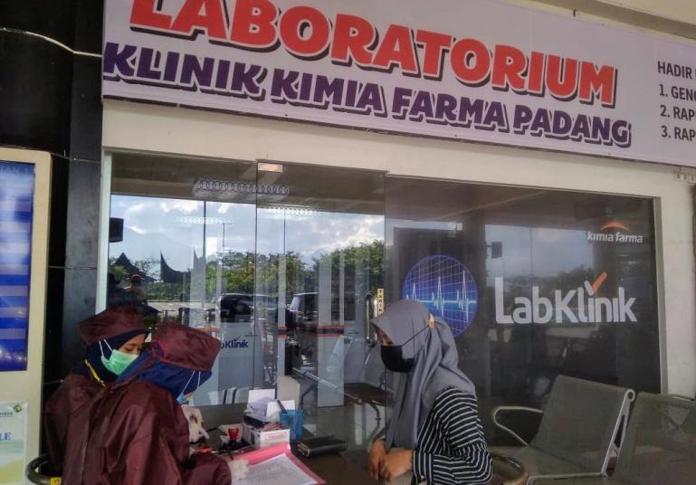 Calon penumpang akan lakukan pemeriksaan GeNose C-19 di areal khusus yang ada di BIM, Senin (3/5). (Dok : Istimewa)