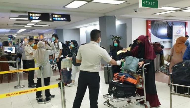 Suasana pemeriksaan kondisi kesehatan penumpang yang baru datang di BIM beberapa waktu lalu. (Dok : Istimewa)