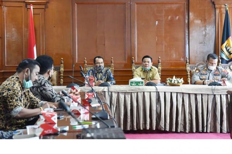 Asisten I Setko Pariaman, Yaminu Rizal saat menerima kunjungan DPRD Kabupaten Penajam Paser Utara, Kalimantan Timur di Balaikota Pariaman, Selasa (18/5). (Dok : Istimewa)