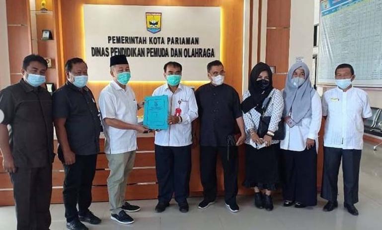 Rombongan Komisi IV DPRD Padang saat lakukan kunjungan ke Dinas Dikpora Kota Pariaman, Rabu (19/5). (Dok: Istimewa)