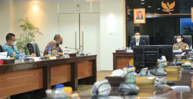 Wali Kota Pariaman, Genius Umar didampingi Anggota DPR RI Andre Rosiade menemui Menteri Pertanian Syahrul Yasin Limpo terkait program petani millenial dan mubaligh bertani, Selasa (25/5). (Dok : Istimewa)