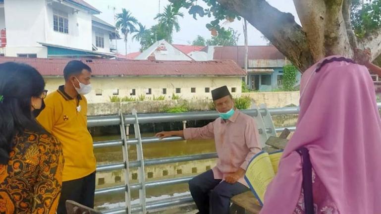Wali Kota Pariaman, Genius Umar saat sidak pengerjaan proyek  Water Front City Batang Air Pampan, Jumat (28/5). (Dok : Istimewa)