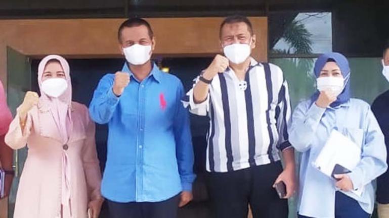 Wali Kota Pariaman, Genius Umar bersama Komisaris Independen PT PPI, Kapitra Ampera belum lama ini di Kota Pariaman. (Dok : Istimewa)