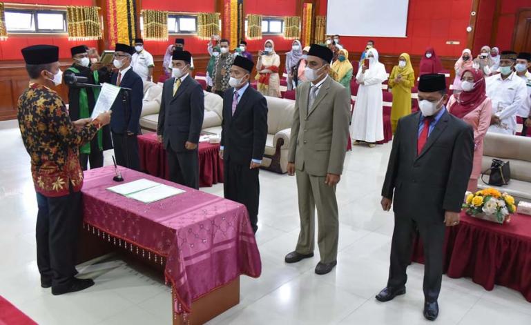 Wali Kota Pariaman, Genius Umar melantik pengurus Baznaz Pariaman yang baru untuk periode 2021-2026, Kamis sore (27/5). (Dok : Istimewa)