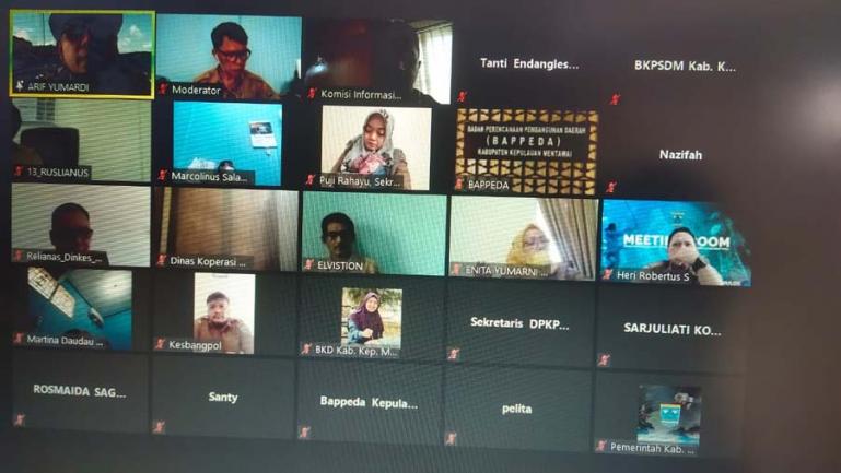 Suasana webinar KI Sumbar bersama PPID utama dan pembantu Kabupaten Kepualauan Mentawai, Selasa (22/6). (Dok : Istimewa)