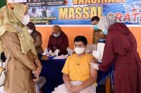 Adzka Al Adra saat menjalani vaksinasi Covid-19 yang dilakukan Dinkes Kota Pariaman, Senin (5/7). (Dok : Istimewa)