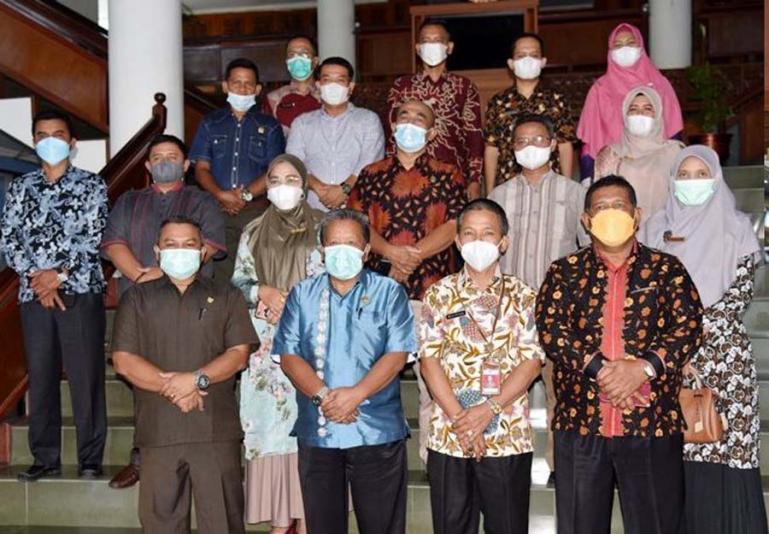 Rombongan DPRD Pasbar saat studi banding ke Kota Pariaman, Kamis (15/7). (Dok : Istimewa)