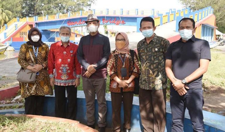 Kepala LPP RRI Padang, Khalidiraya saat bertemu Wako Pariaman Genius Umar, Jumat (16/7). (Dok : Istimewa)