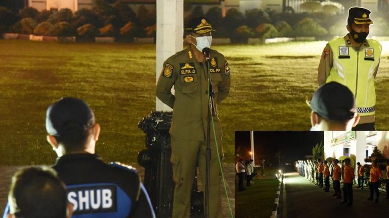 Kasatpol PP dan Damkar Kota Pariaman, Elfis Chandra saat beri arahah terkait pelaksanaan PPKM Darurat di Kota Pariaman, Sabtu malam (17/7). (Dok : Istimewa)