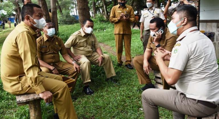 Kepala Balai Karantina Pertanian Kelas I Padang, Iswan Haryanto saat menerangkan kegiatan Merdeka Ekspor yang akan diselenggarakan Agustus mendatang, Senin (12/7). (Dok : Istimewa)