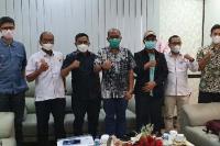 Timsel KPID Sumbar saat audensi dengan Ketua DPRD Sumbar, Supardi di ruang kerjanya, Senin (5/7). (Dok : Istimewa)