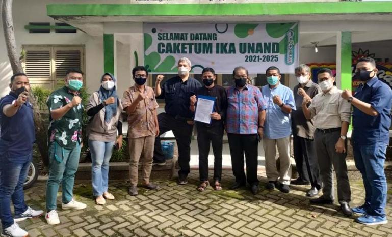 Panitia pelaksana kongres Ikatan Keluarga Alumni (IKA) Universitas Andalas (Unand) Padang.