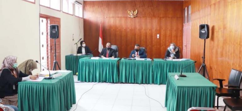 Majelis Sidang KI tunda persidangan karena dua pihak termohon tidak hadir di persidangan, Senin pagi (30/8). (Dok : Istimewa)