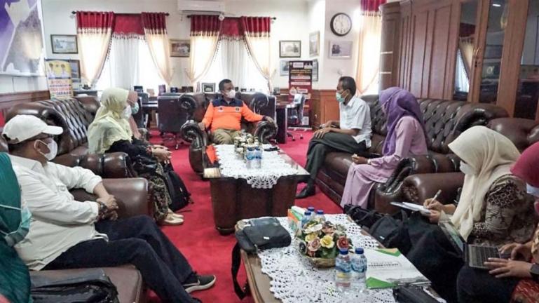 Dekan Fakultas Kedokteran (FK) Unand Padang, Afriwardi bersama rombongan saat bertatap muka dengan Wako Genius Umar, Jumat, (13/8). (Dok : Istimewa)