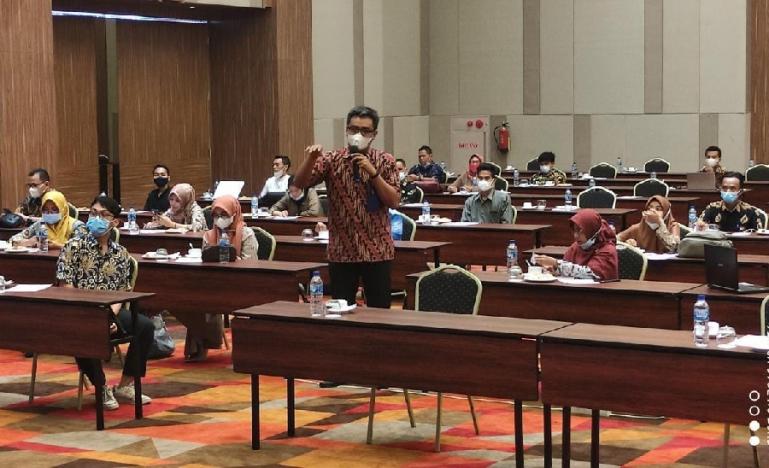 Peserta yang bertanya saat dilaksanakannya bimtek monev  KIP-BP 2021 se Sumbar, Kamis (12/8). (Dok : Istimewa)